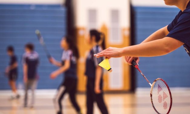 Få det perfekte badmintontøj til en overkommelig pris